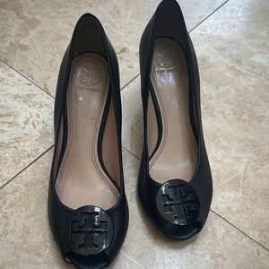 Tory Burch Womens Black Leather Peep-Toe Wedge